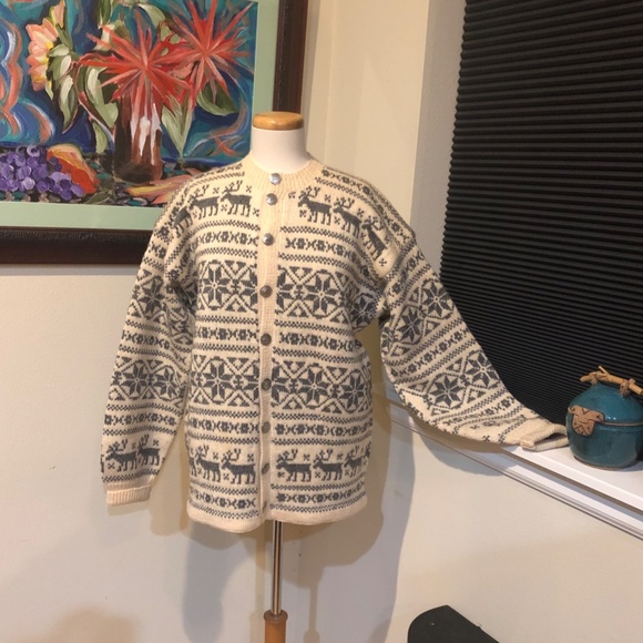 Norwegian Hand Knit Sweater / Norwegian Wool with Reindeer and Snowflake  - XL - Picture 11 of 11